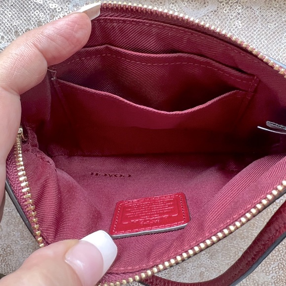 COACH Like New! Beaded Cranberry Corner Zip Pebble Leather Wristlet - Picture 11 of 13